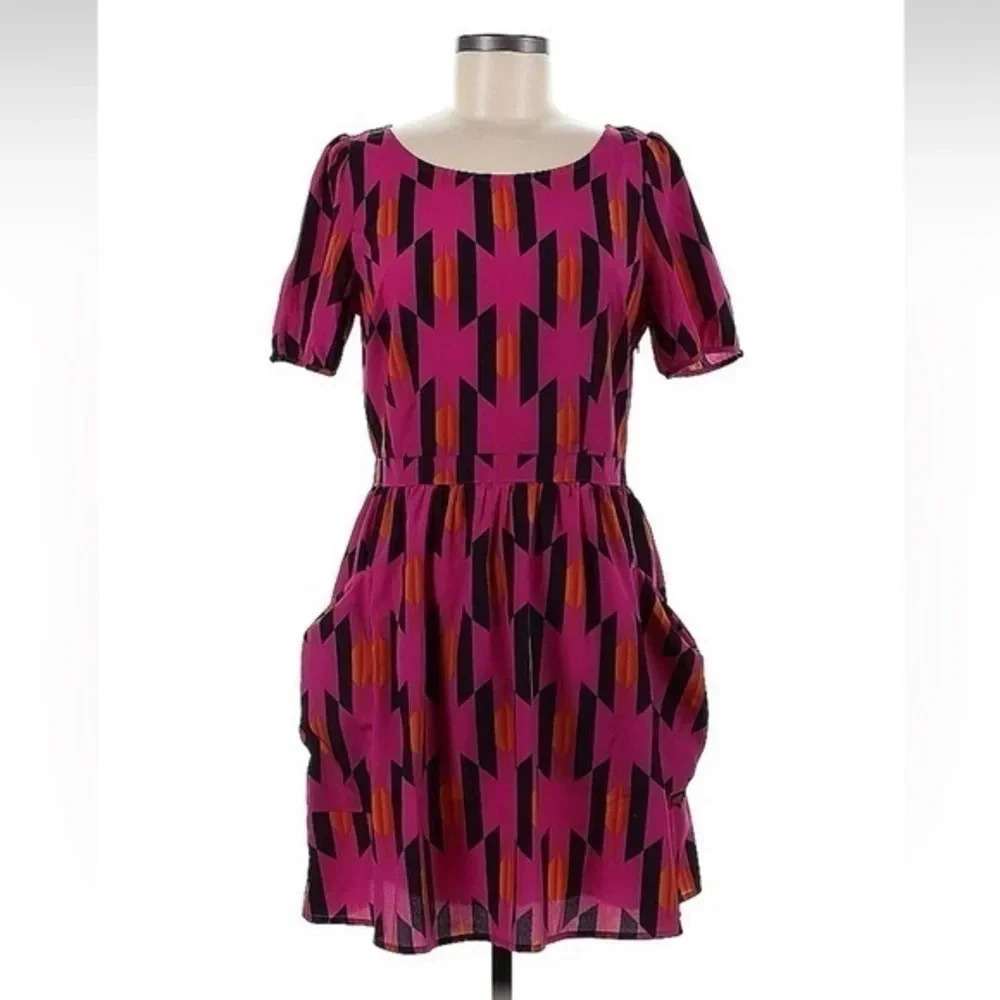 Allen B by Allen Schwartz | Pink Geo Short Sleeve Cut Out Back Dress Size 6
